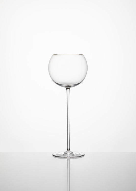 Designová sklenice na bílé víno